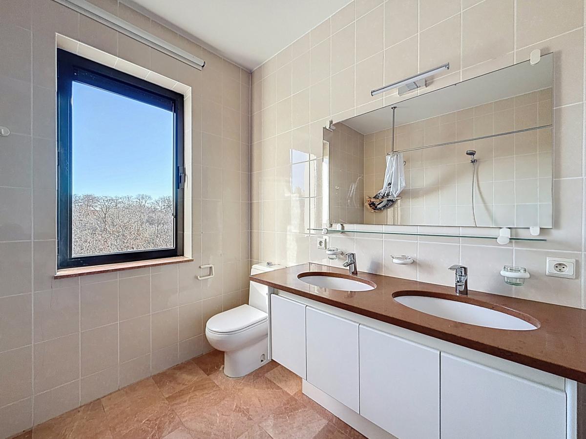 Parc Brugmann : Bel appartement 3 chambres + terrasse 