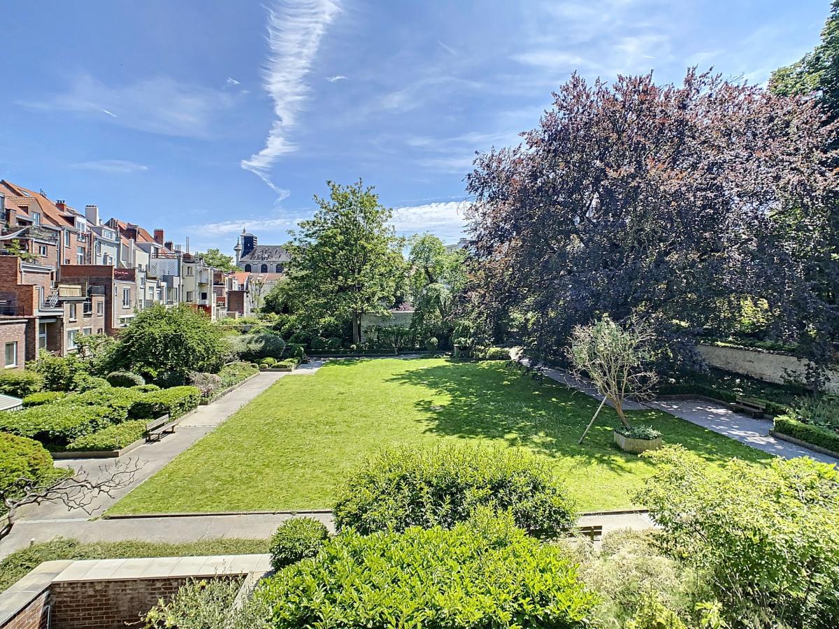 Louise / Châtelain : Magnifique duplex meublé + terrasse