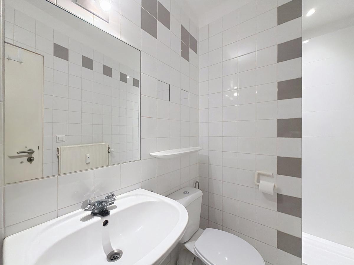 Vanderkindere : Beau flat entièrement rénové