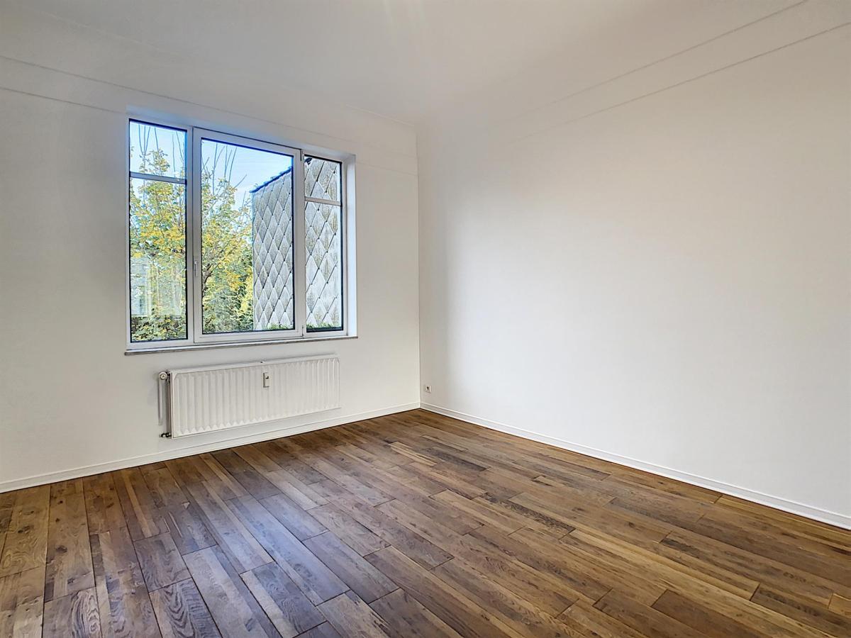 Vanderkindere : Beau flat entièrement rénové