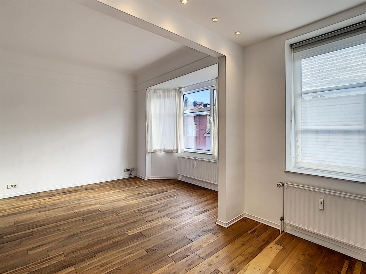 Vanderkindere : Beau flat entièrement rénové