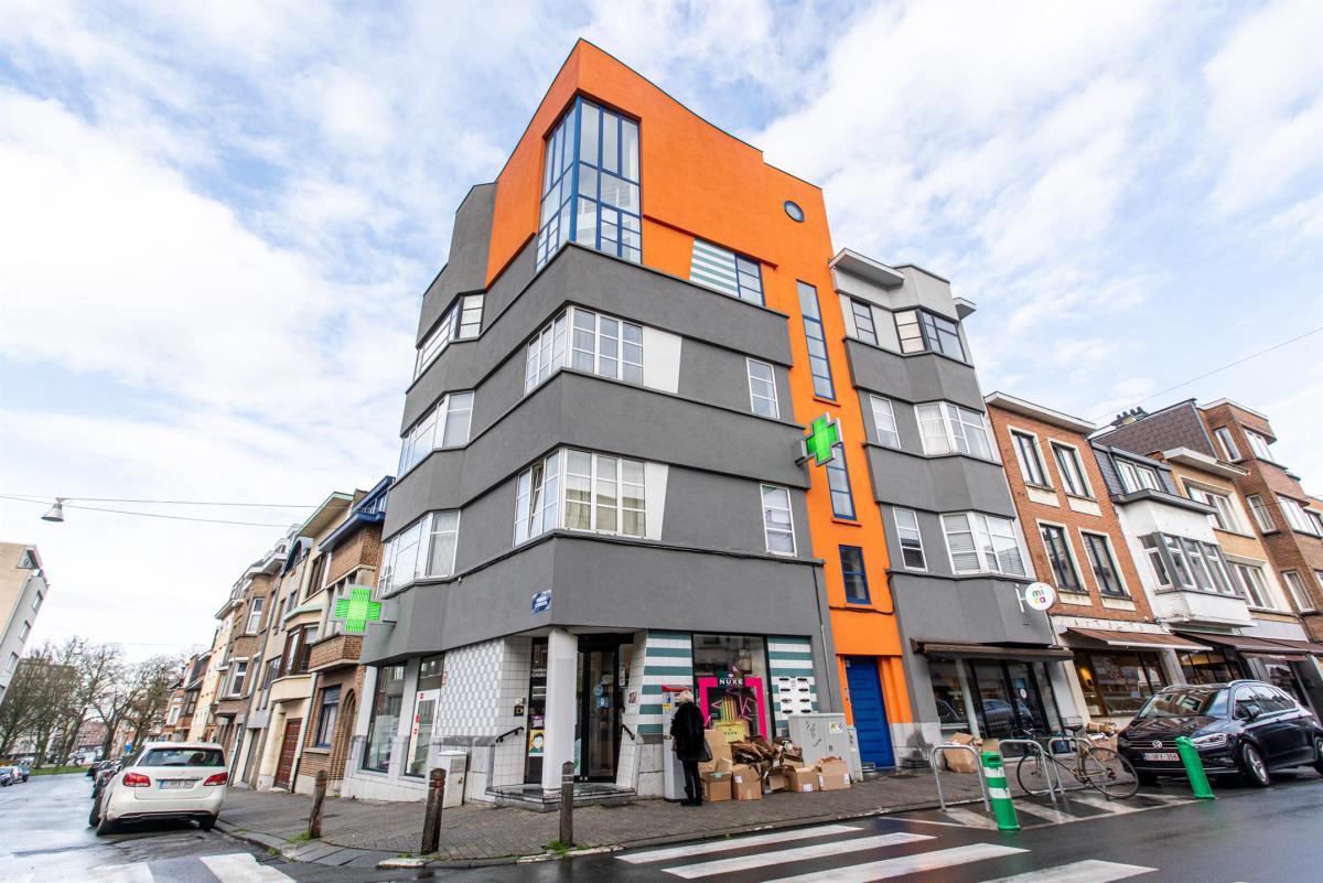 Vanderkindere : Beau flat entièrement rénové