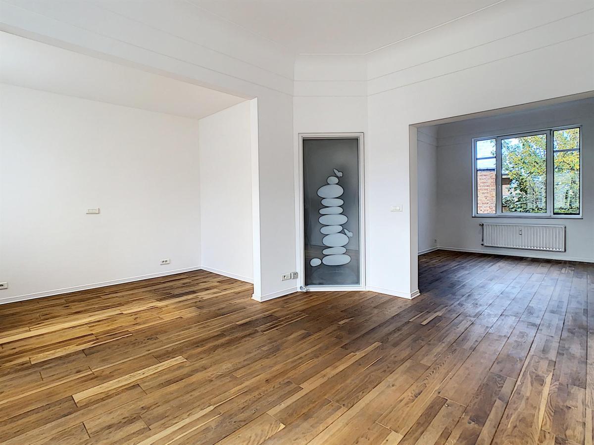 Vanderkindere : Beau flat entièrement rénové