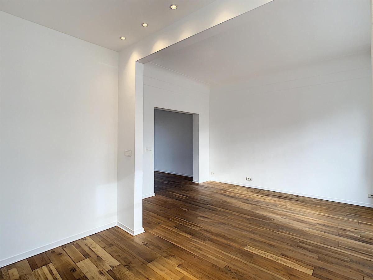 Vanderkindere : Beau flat entièrement rénové