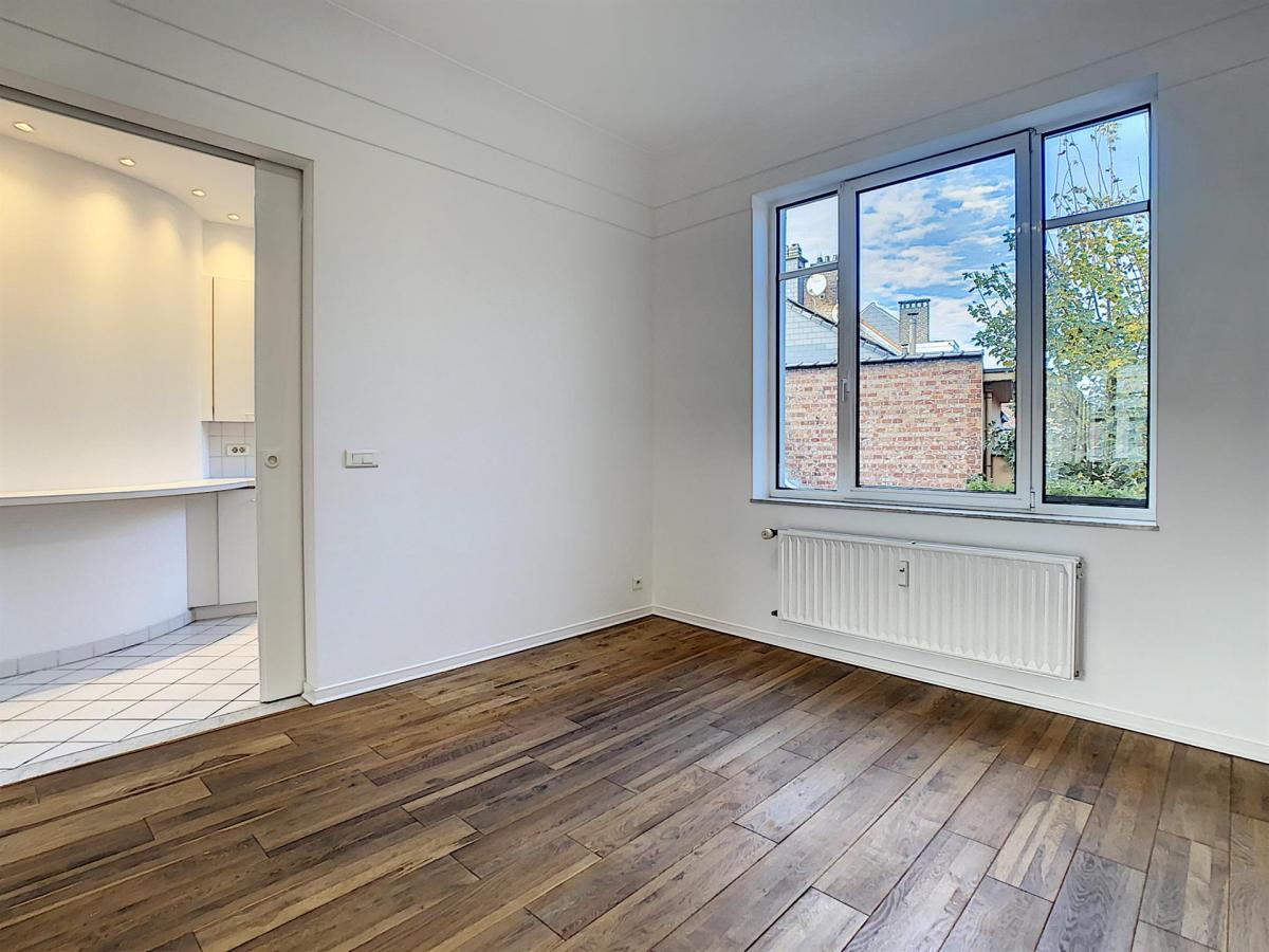 Vanderkindere : Beau flat entièrement rénové