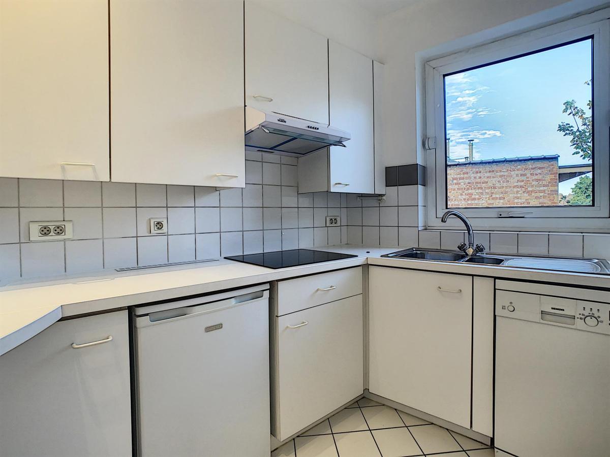 Vanderkindere : Beau flat entièrement rénové