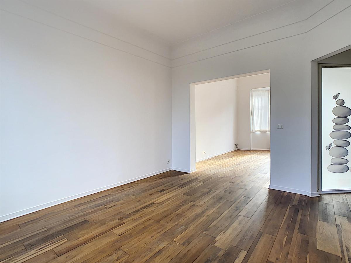 Vanderkindere : Beau flat entièrement rénové