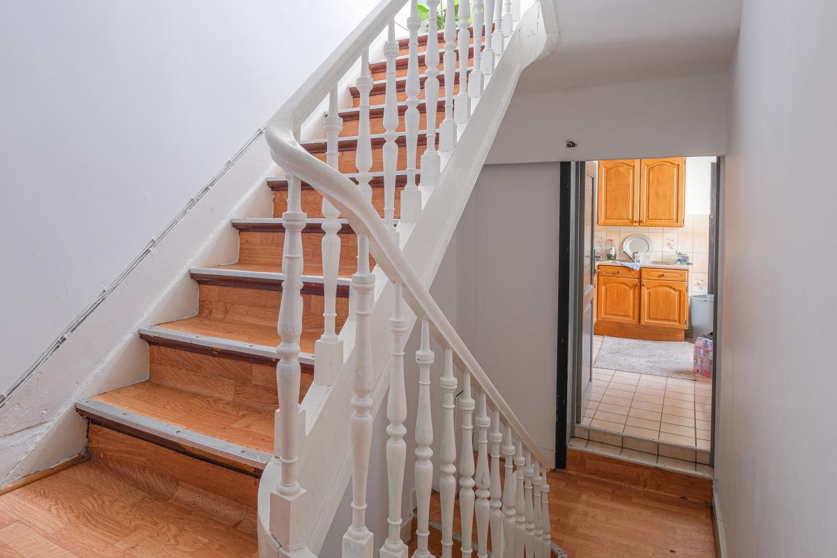 Maison à rafraîchir de ± 235 m² bruts, avec cour intérieure.