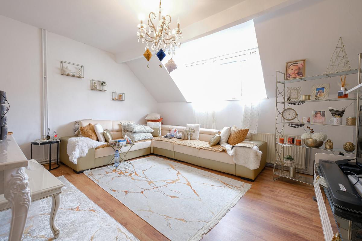 Maison à rafraîchir de ± 235 m² bruts, avec cour intérieure.