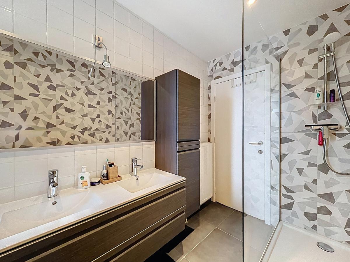 Vanderkindere / Albert : Bel appartement 1ch meublé