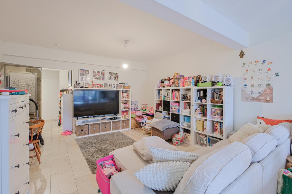 Molière/C. Meunier : rez 100m², 2 ch, terr 13m² + jard 165m²