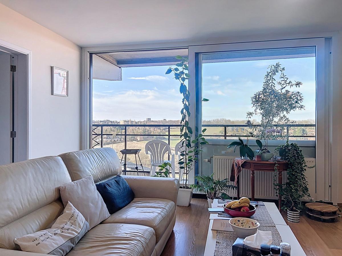 UCL : Lumineux appartement dernier étage avec une terrasse