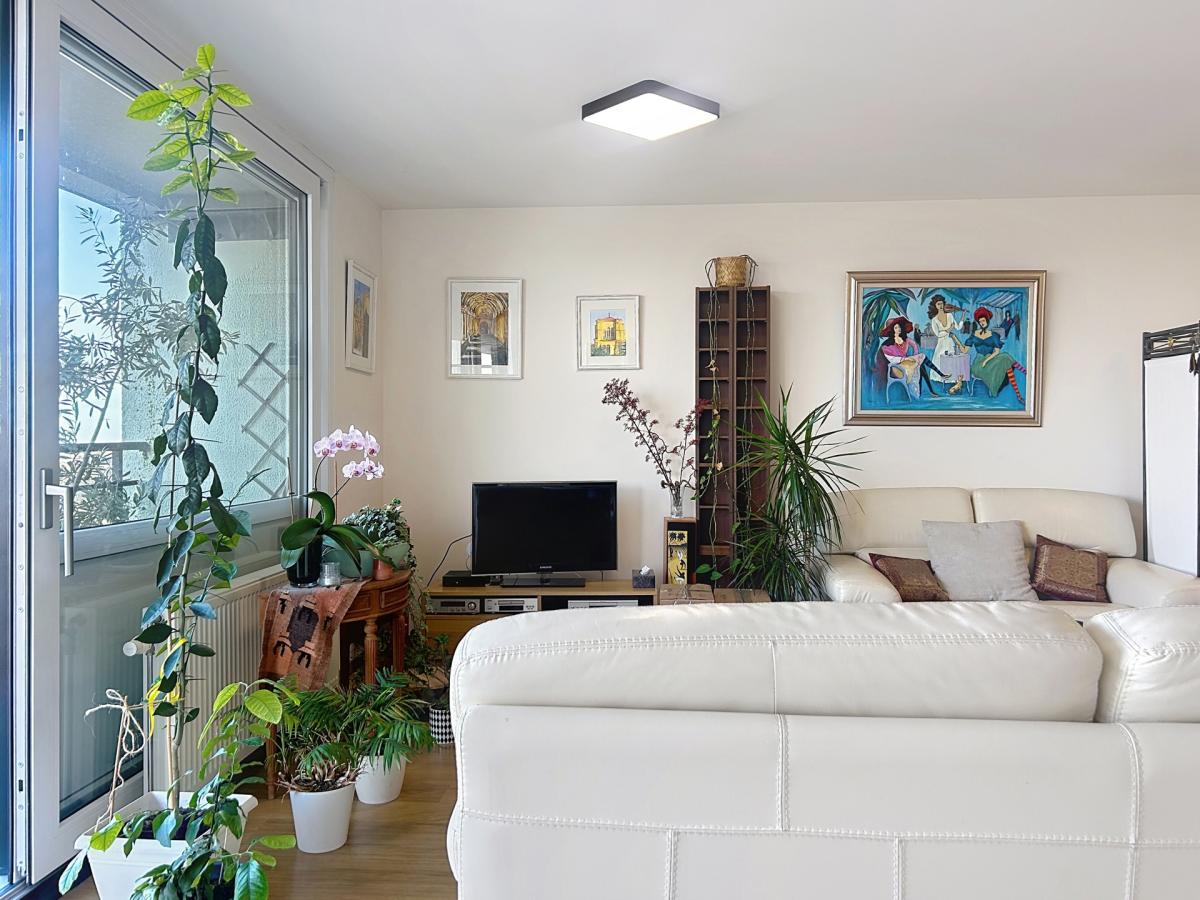 UCL : Lumineux appartement dernier étage avec une terrasse