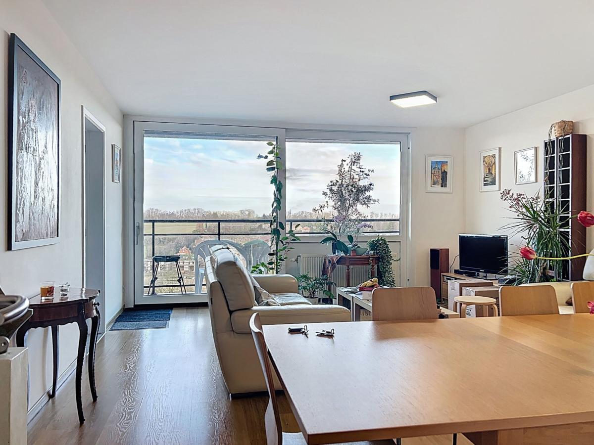 UCL : Lumineux appartement dernier étage avec une terrasse