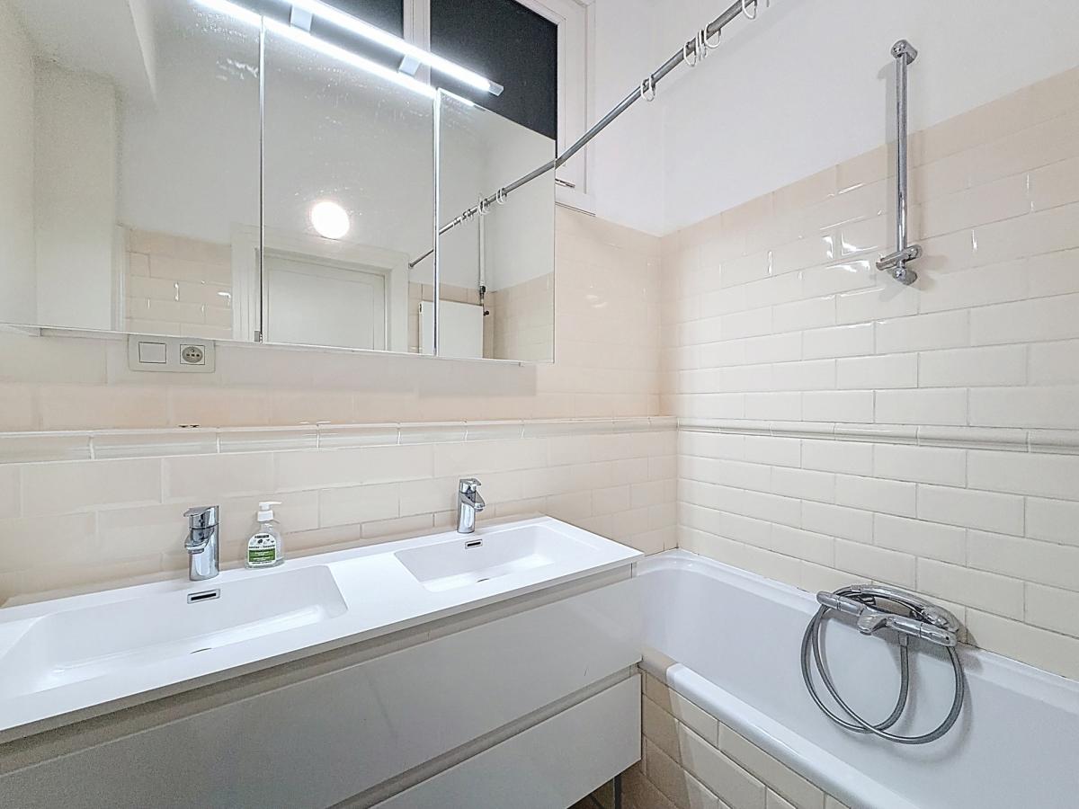 Pl. Brugmann / Châtelain : Bel appartement de caractère 