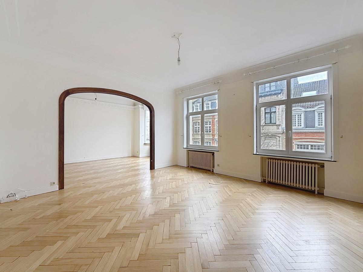 Pl. Brugmann / Châtelain : Bel appartement de caractère 