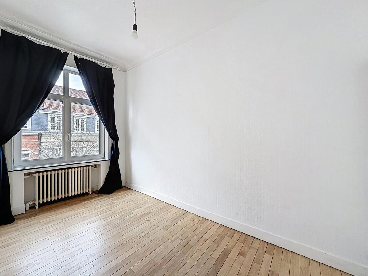 Pl. Brugmann / Châtelain : Bel appartement de caractère 