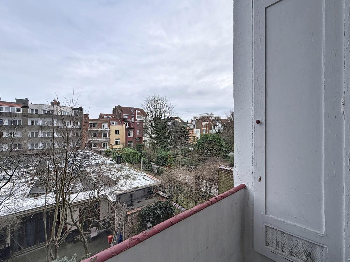 Pl. Brugmann / Châtelain : Bel appartement de caractère 