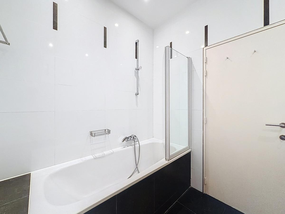 Chatelain : Superbe appartement 2 chambres + balcon