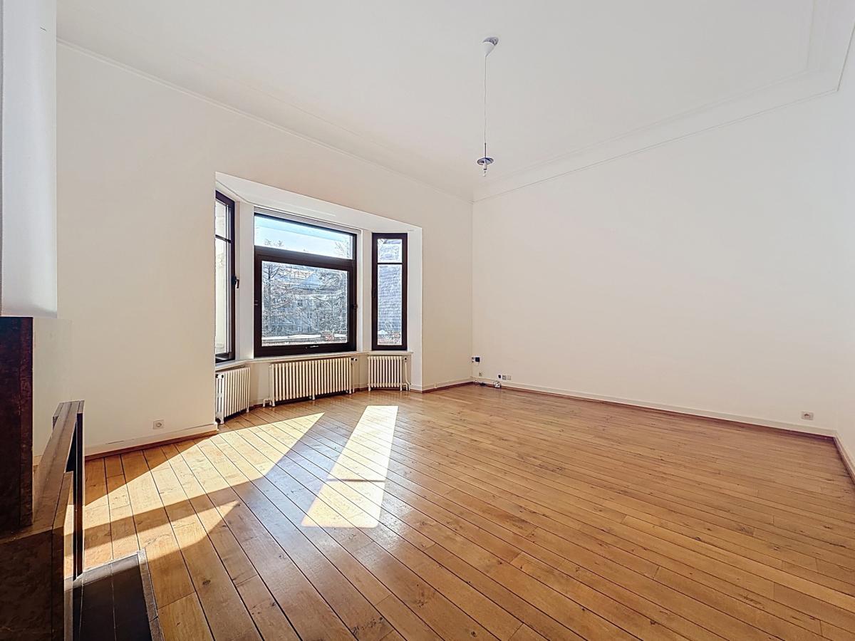 Chatelain : Superbe appartement 2 chambres + balcon