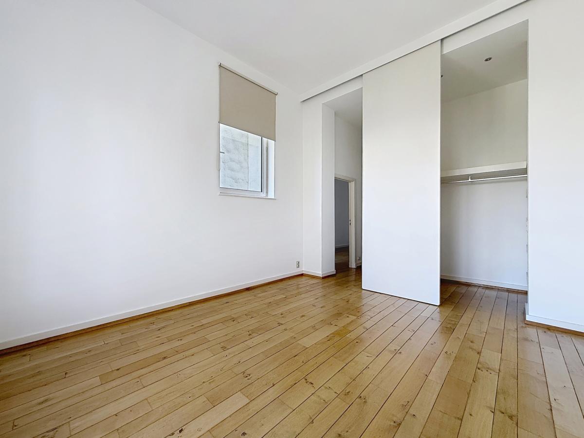 Chatelain : Superbe appartement 2 chambres + balcon