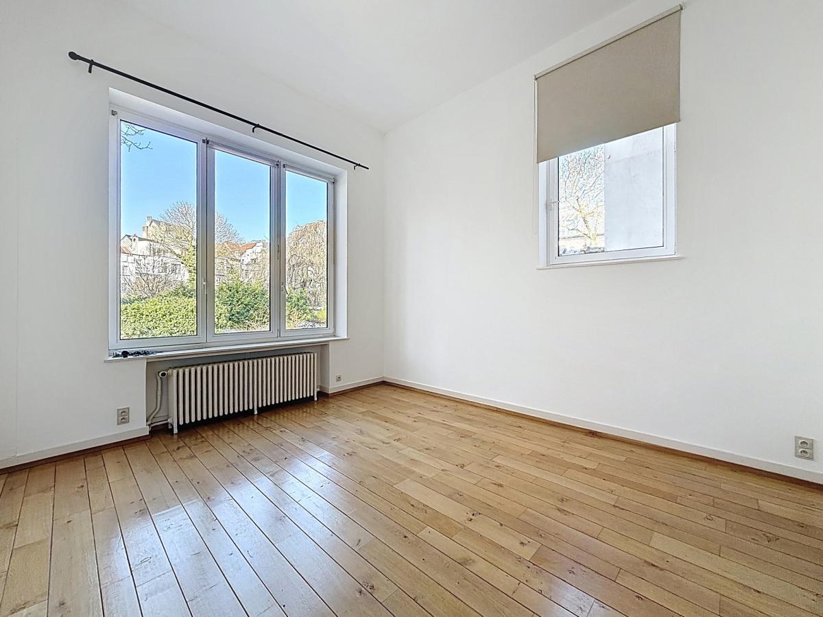 Chatelain : Superbe appartement 2 chambres + balcon