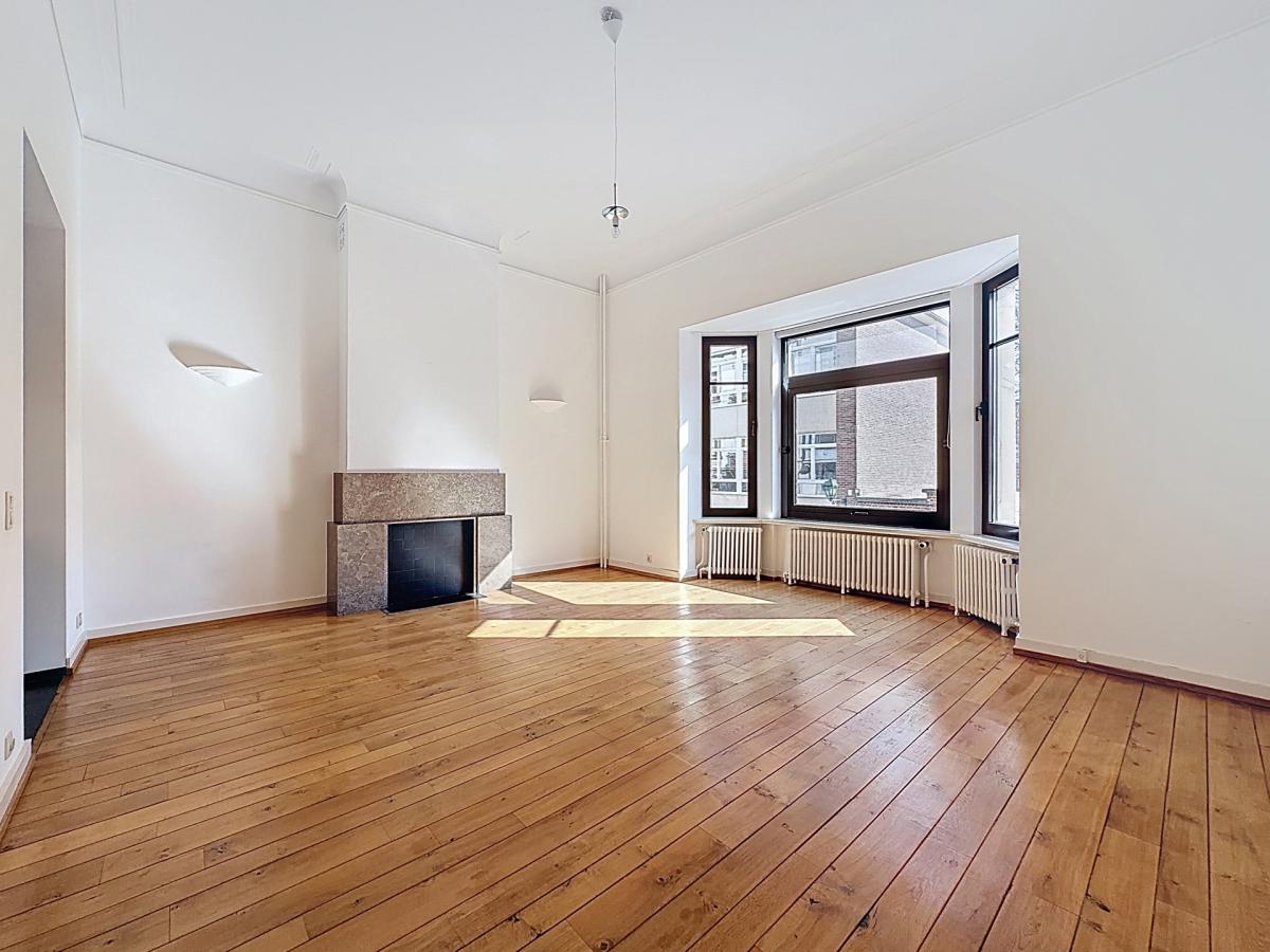 Chatelain : Superbe appartement 2 chambres + balcon