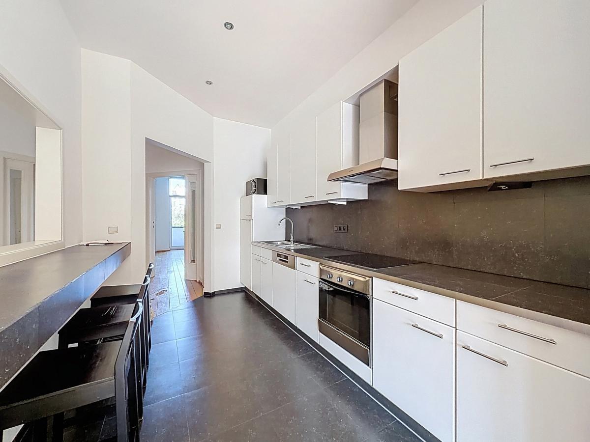 Chatelain : Superbe appartement 2 chambres + balcon