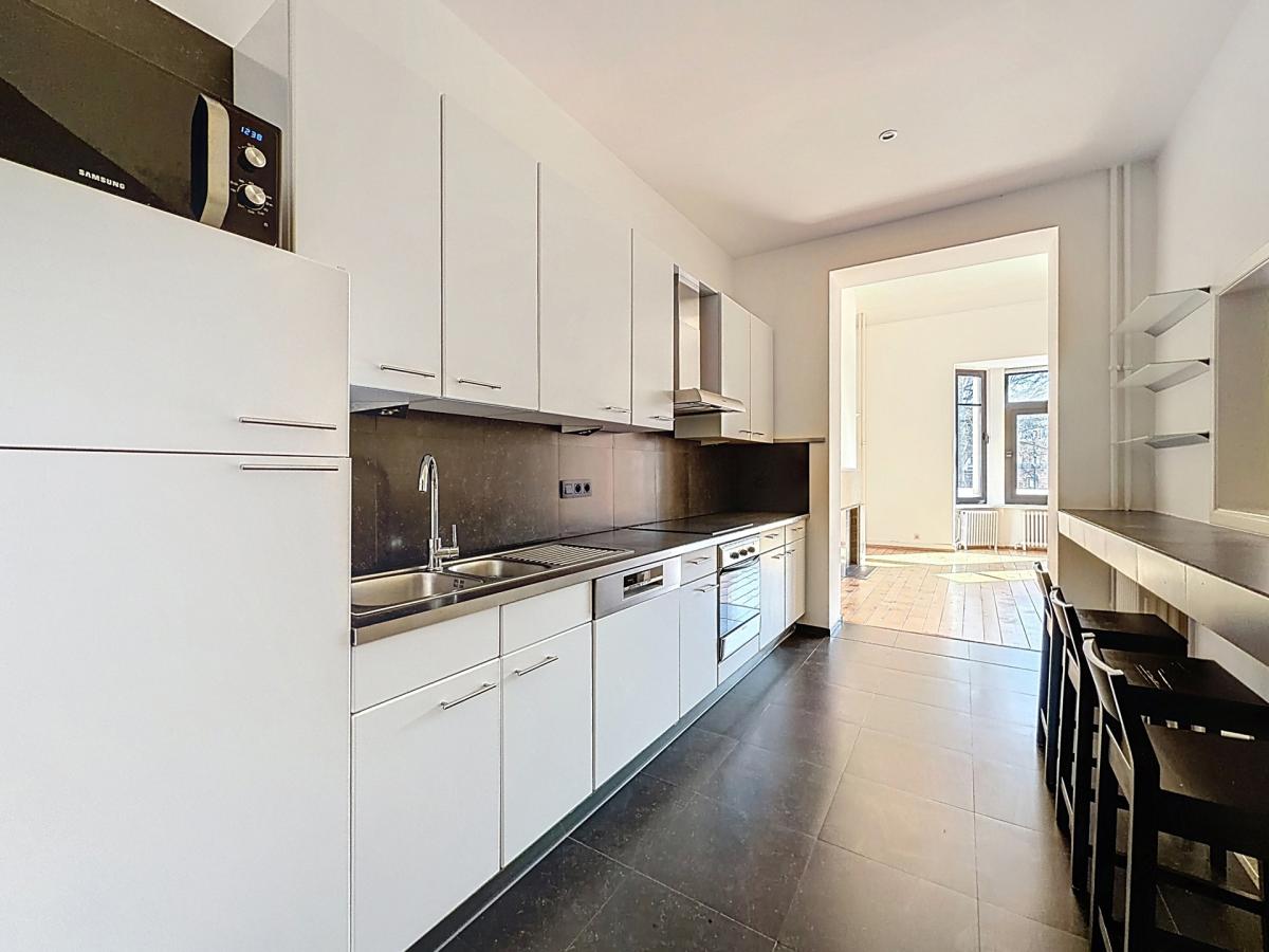 Chatelain : Superbe appartement 2 chambres + balcon