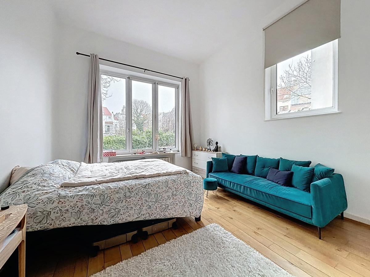 Chatelain : Superbe appartement 2 chambres + balcon