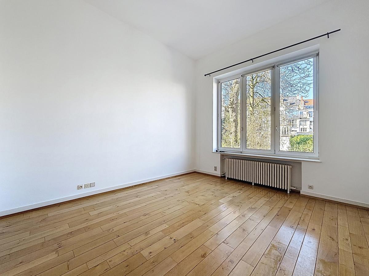 Chatelain : Superbe appartement 2 chambres + balcon