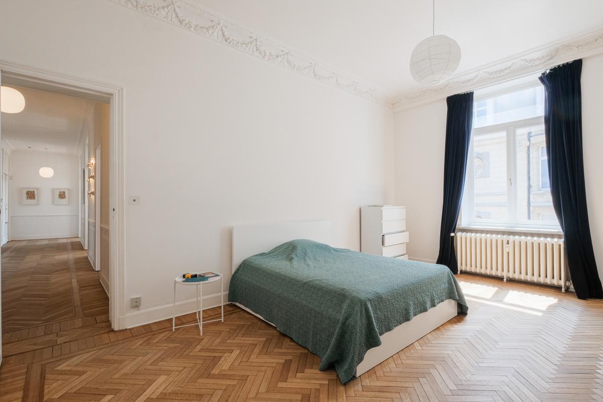 Place Brugmann : bel appartement rénové 4 chambres