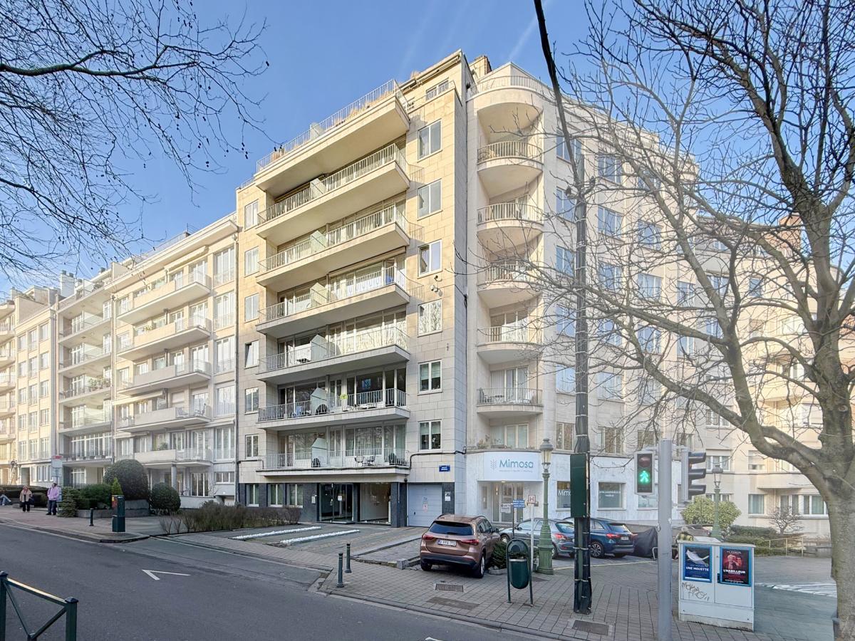 Churchill/ Cambre: appartement de standing terrasse, parking