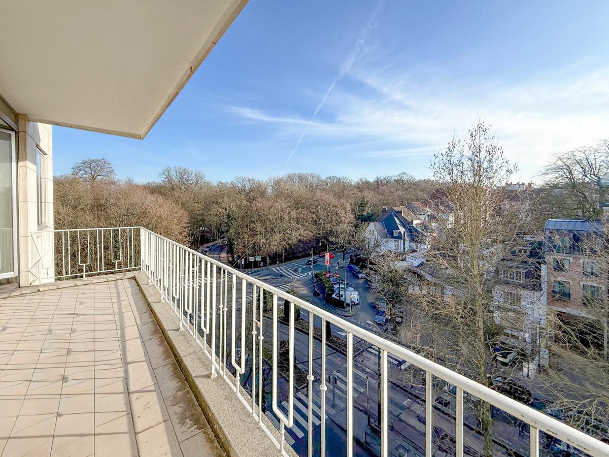 Churchill/ Cambre: appartement de standing terrasse, parking