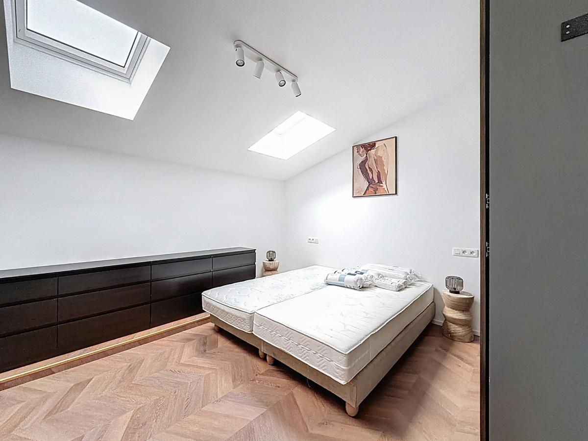 Square Ambiorix : Beau duplex entièrement rénové et meublé