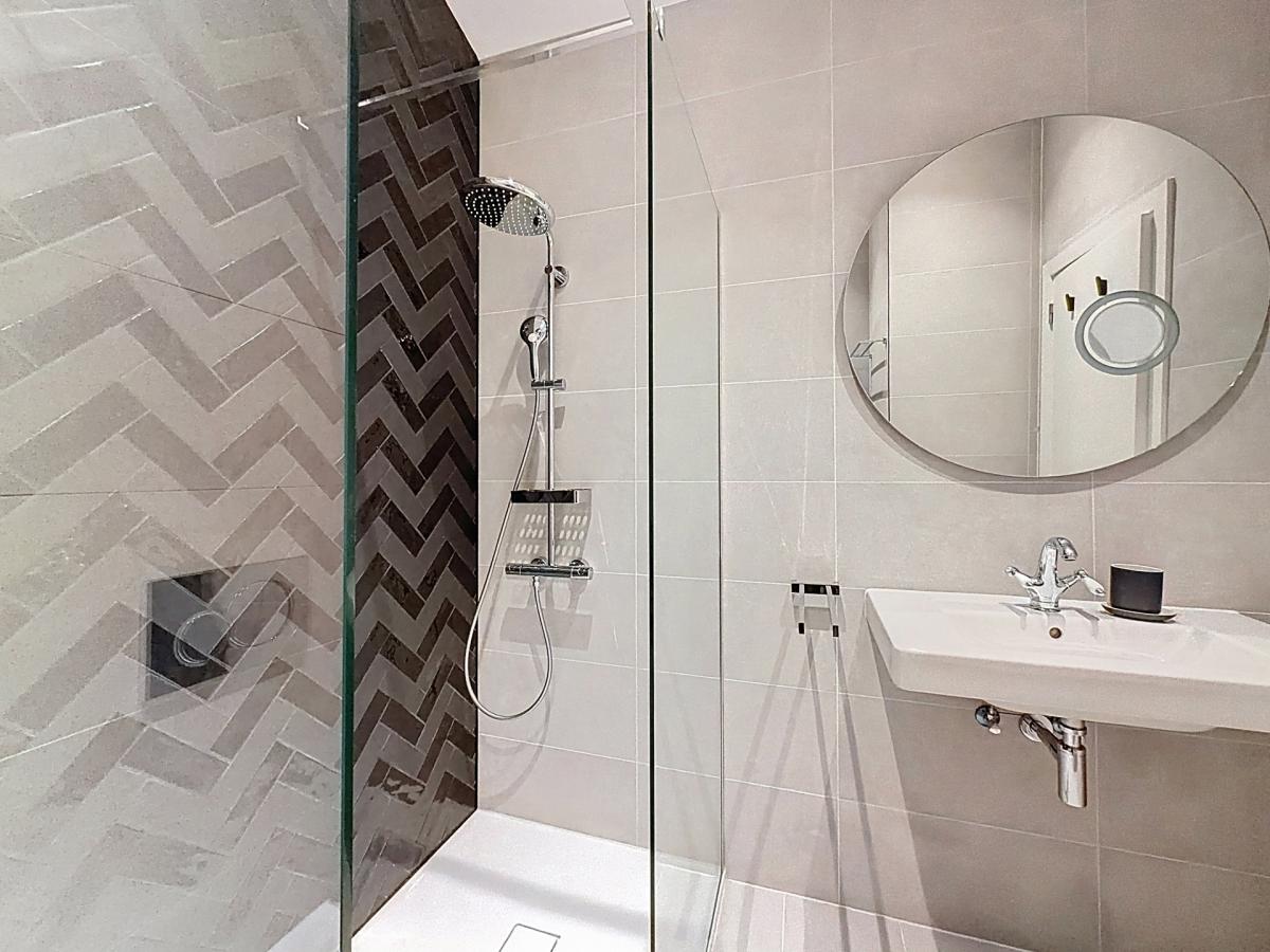 Square Ambiorix : Beau duplex entièrement rénové et meublé