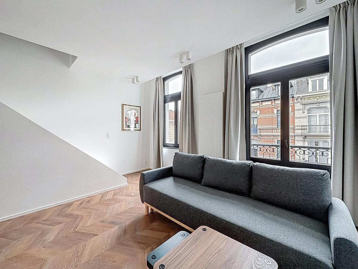 Square Ambiorix : Beau duplex entièrement rénové et meublé