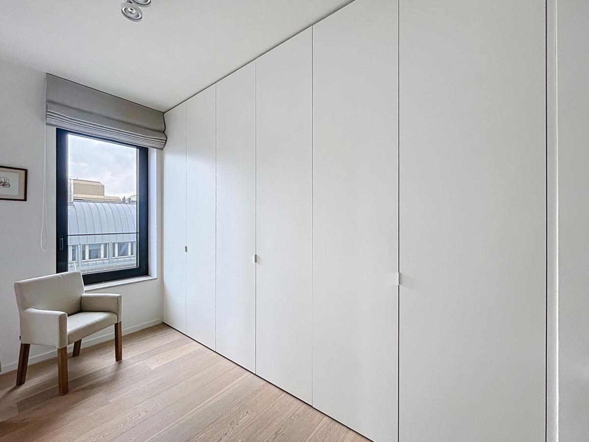 Quartier Européen: Beau penthouse 2ch + terrasse + parking