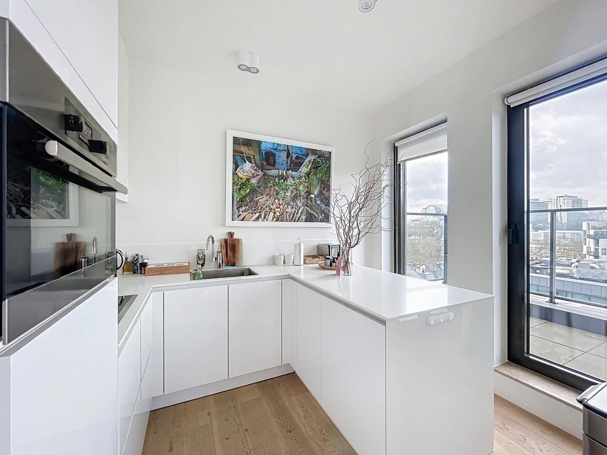 Quartier Européen: Beau penthouse 2ch + terrasse + parking