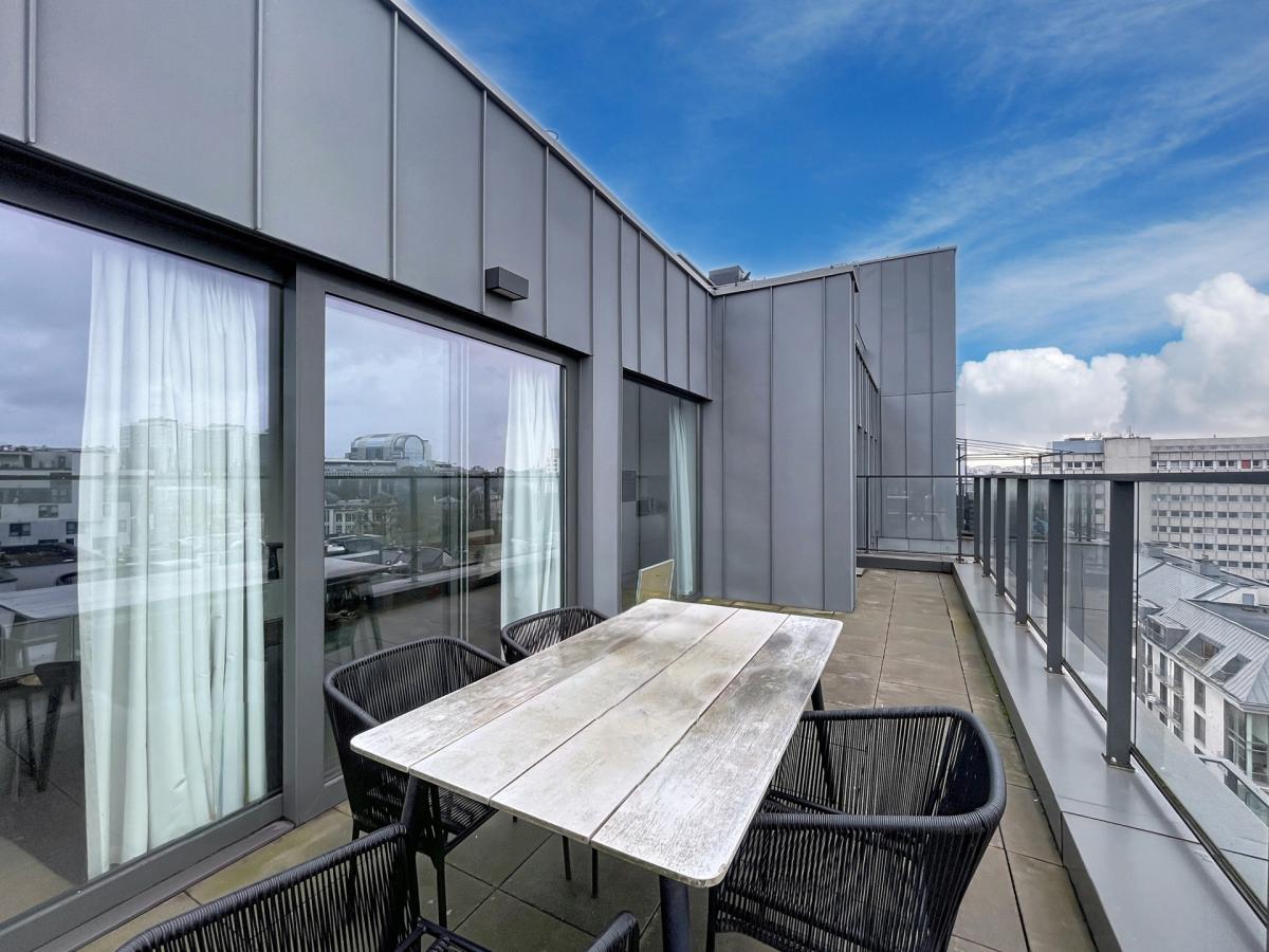 Quartier Européen: Beau penthouse 2ch + terrasse + parking