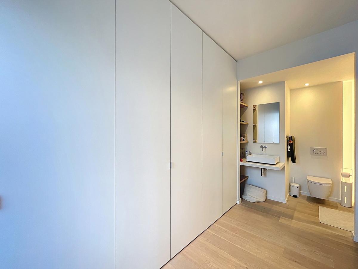 Quartier Européen: Beau penthouse 2ch + terrasse + parking