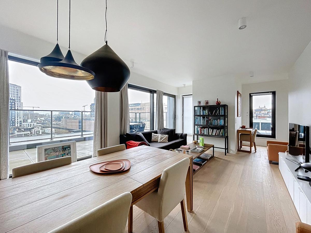 Quartier Européen: Beau penthouse 2ch + terrasse + parking