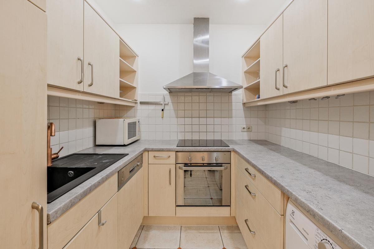 Botanique: Appartement de charme terrasse parking jardin