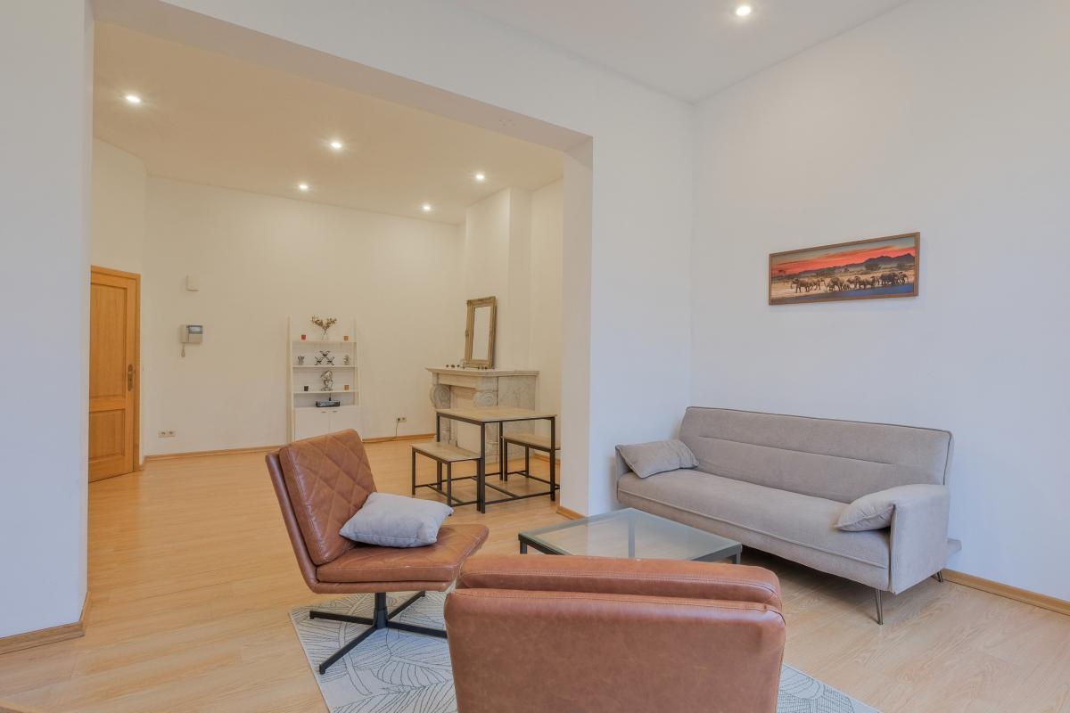 Botanique: Appartement de charme terrasse parking jardin