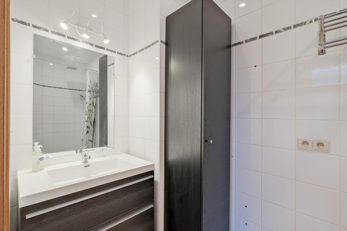 Botanique: Appartement de charme terrasse parking jardin