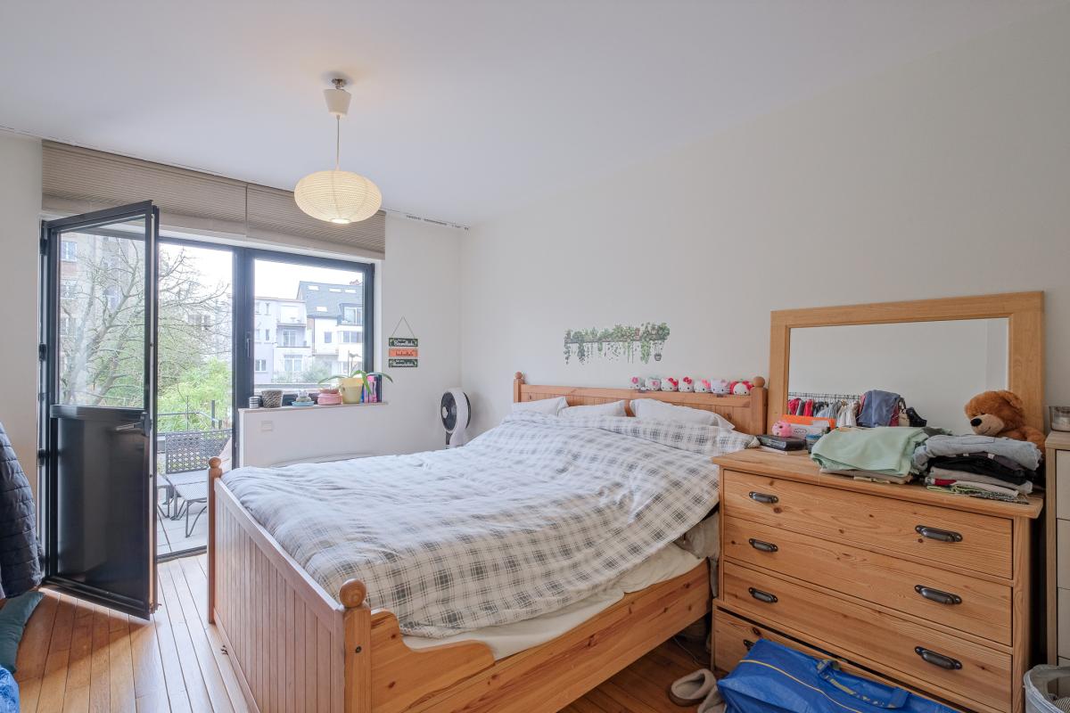 Molière/C. Meunier : rez 100m², 2 ch, terr 13m² + jard 165m²