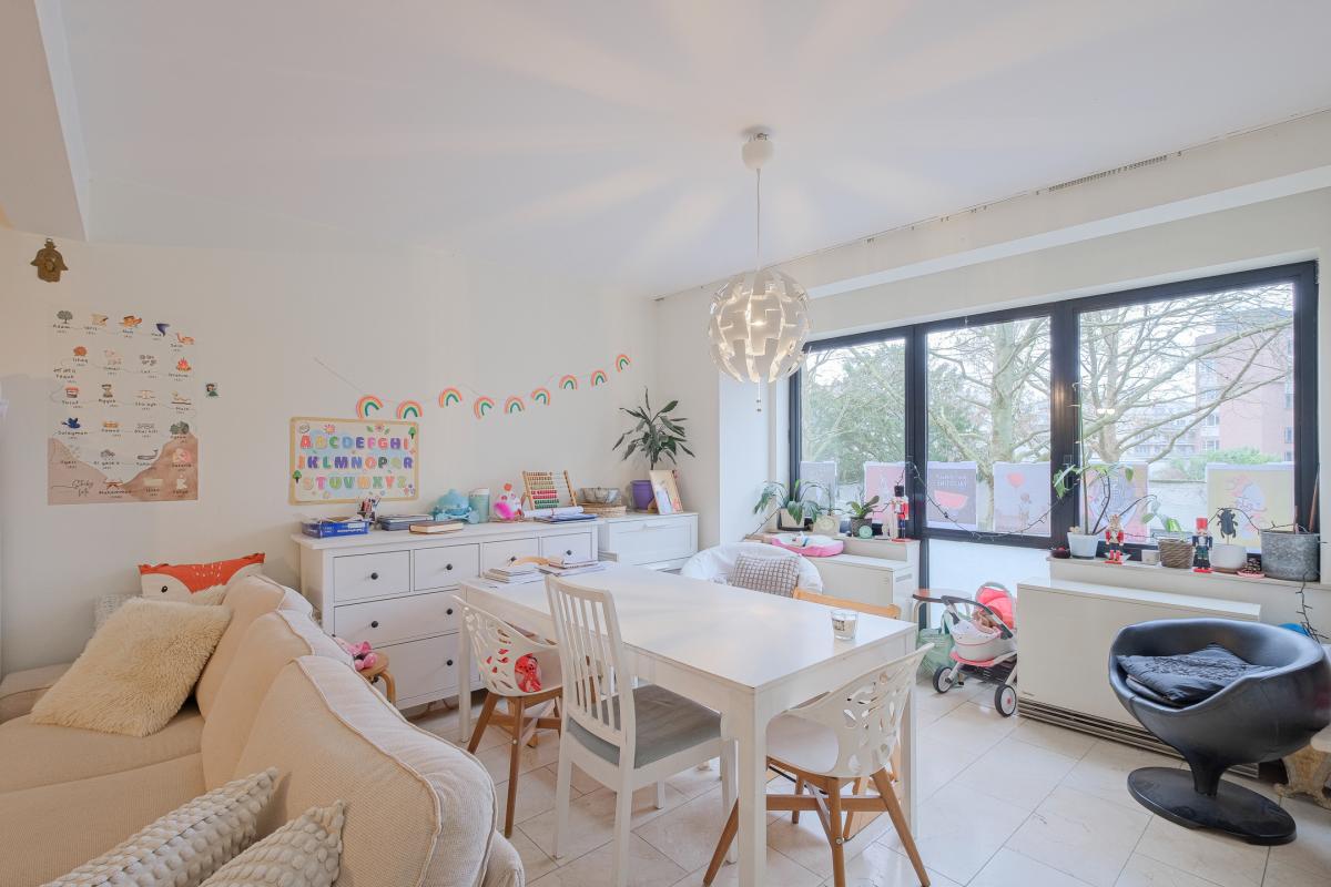 Molière/C. Meunier : rez 100m², 2 ch, terr 13m² + jard 165m²