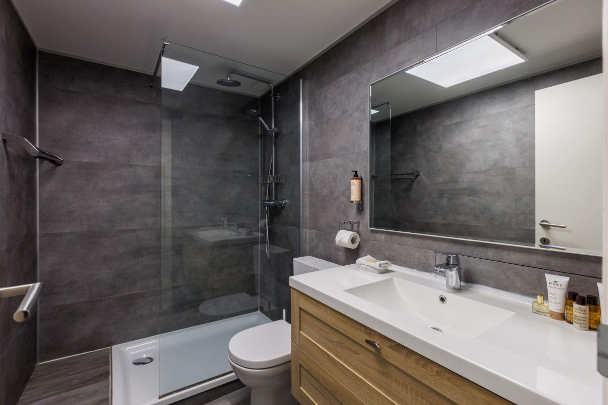 Cinquantenaire: bel appartement rénové 127m² terr, pk