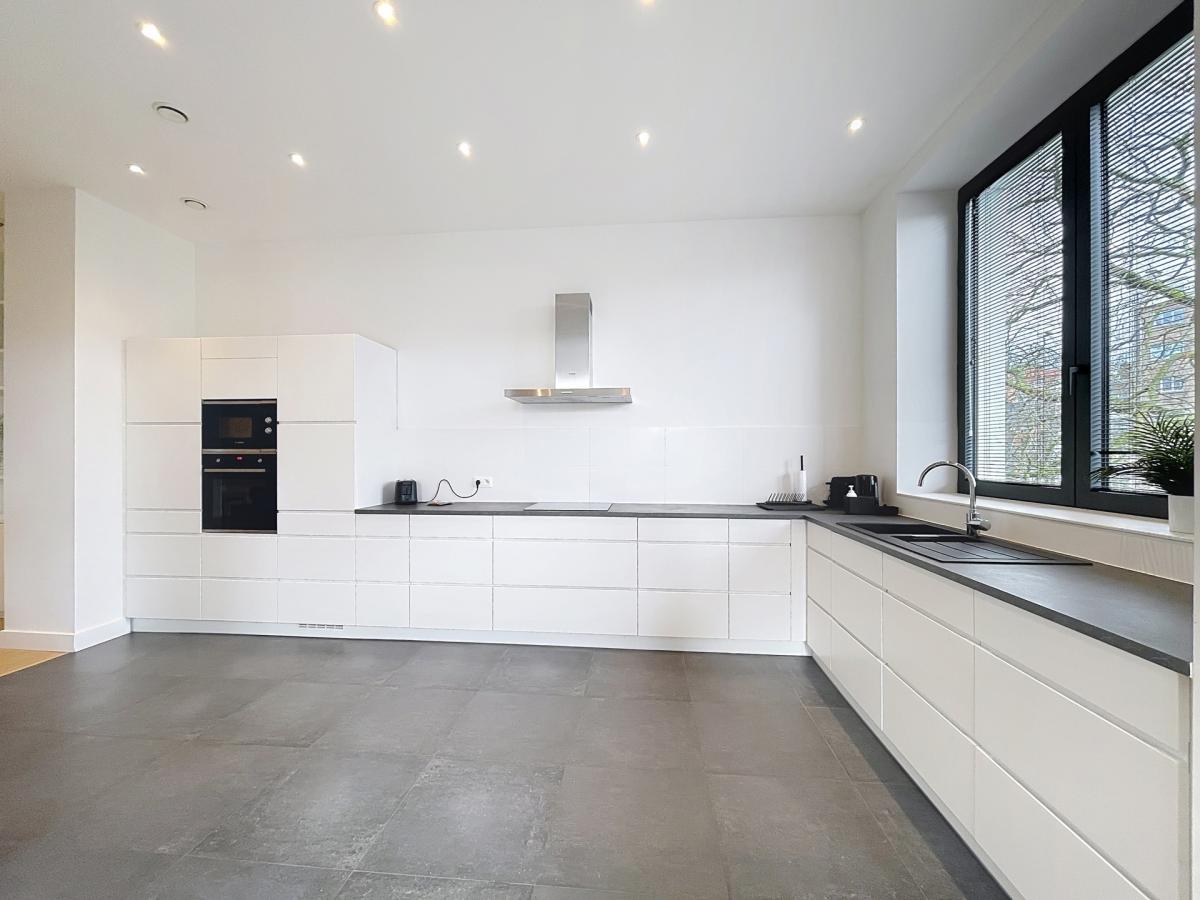 Châtelain/Stéphanie : Appartement meublé 3 chambres 