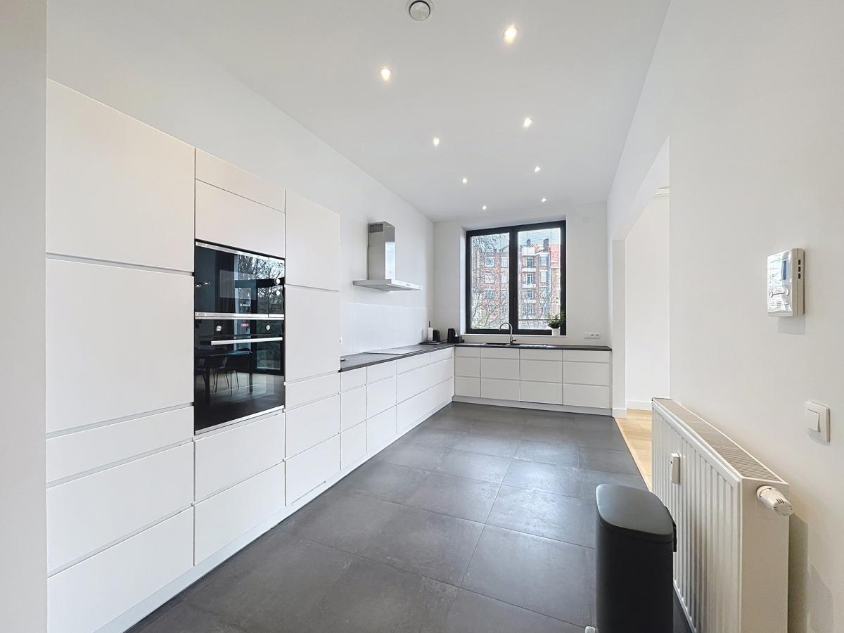 Châtelain/Stéphanie : Appartement meublé 3 chambres 